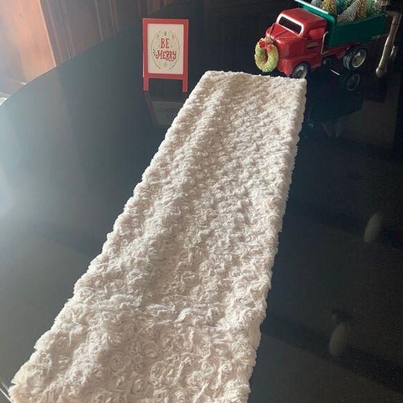 NWT Loft Rosebud Furry Infinity Scarf - Picture 2 of 6